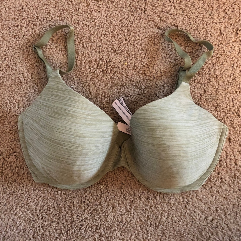 32DDD or 32F Victoria's Secret Bra